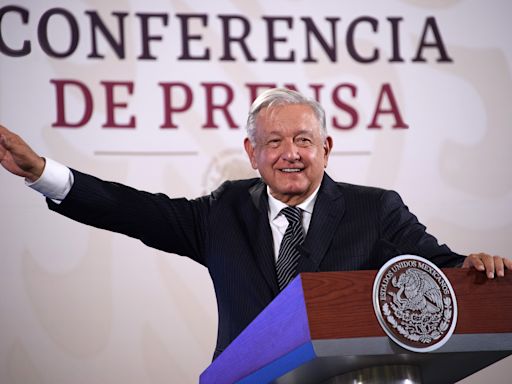 López Obrador denuncia una "alianza" de las derechas de México y España en su contra