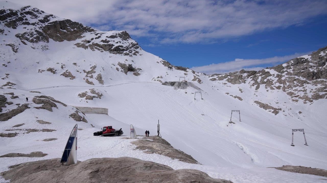 Man dies after being struck by lightning on Germany's highest peak