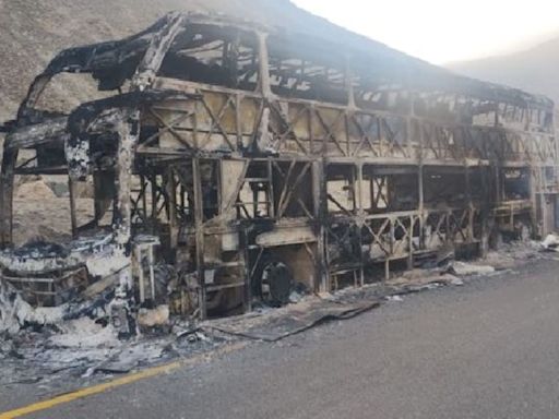 Arequipa: bus interprovincial se incendia en Panamericana Sur y pasajeros salvan de morir