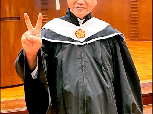 （桃園）手寫論文9萬字 周義祥89歲拿碩士