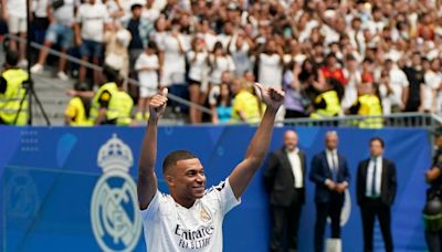 Mbappé se viste de blanco ante un Bernabéu abarrotado