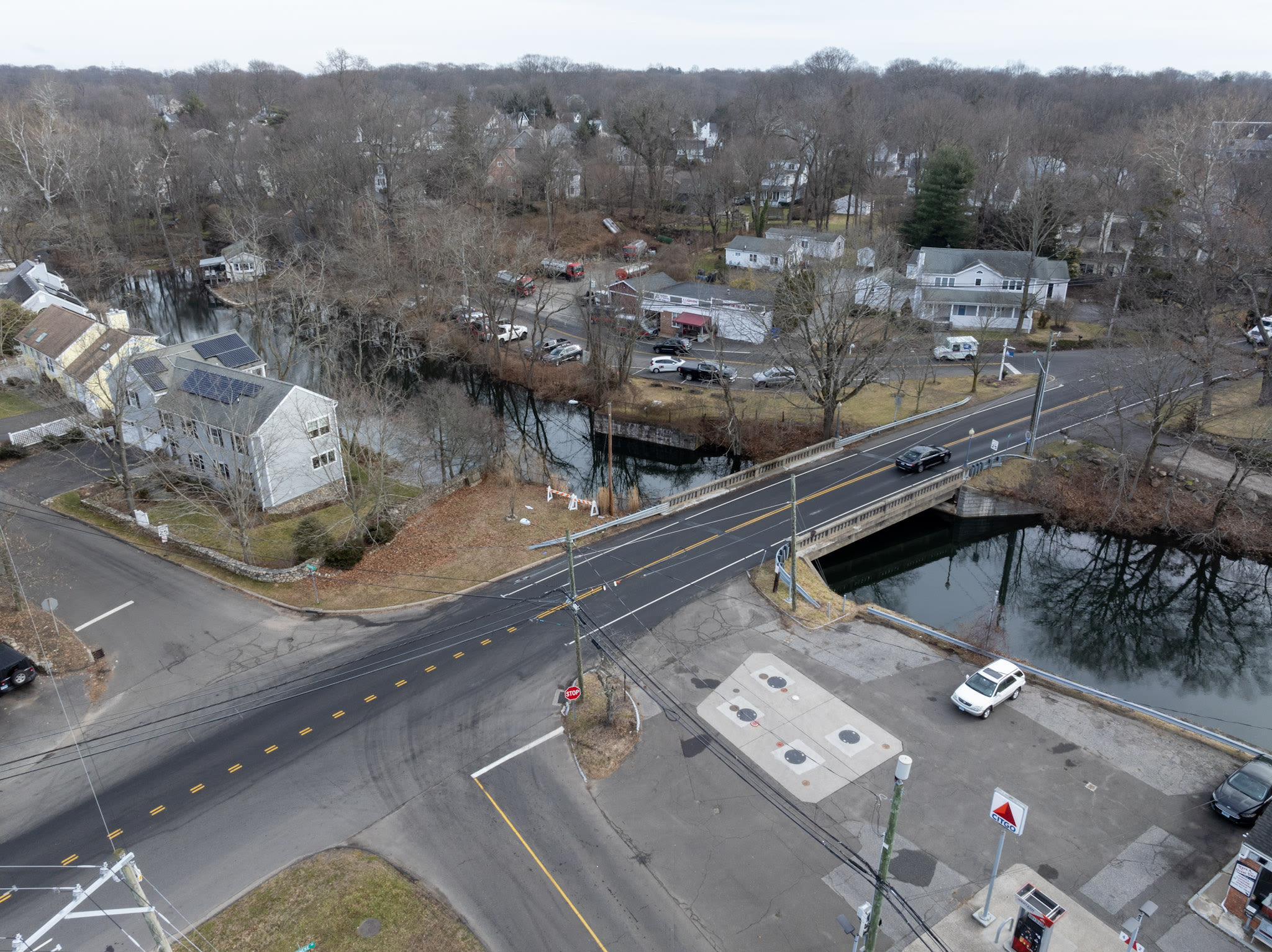 Two crashes into Five Mile River on Norwalk-Darien border prompt CDOT to add warning signs