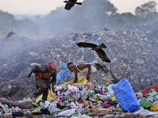 For India's garbage pickers, a miserable and dangerous job made worse by extreme heat