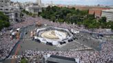 LaLiga. El Madrid se da un baño de masas en Cibeles y avisa: “Vamos a por la Decimoquinta”