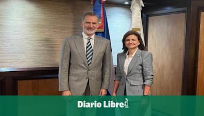 Vicepresidenta Raquel Peña se reúne en el AILA con el rey Felipe VI en su ruta a El Salvador