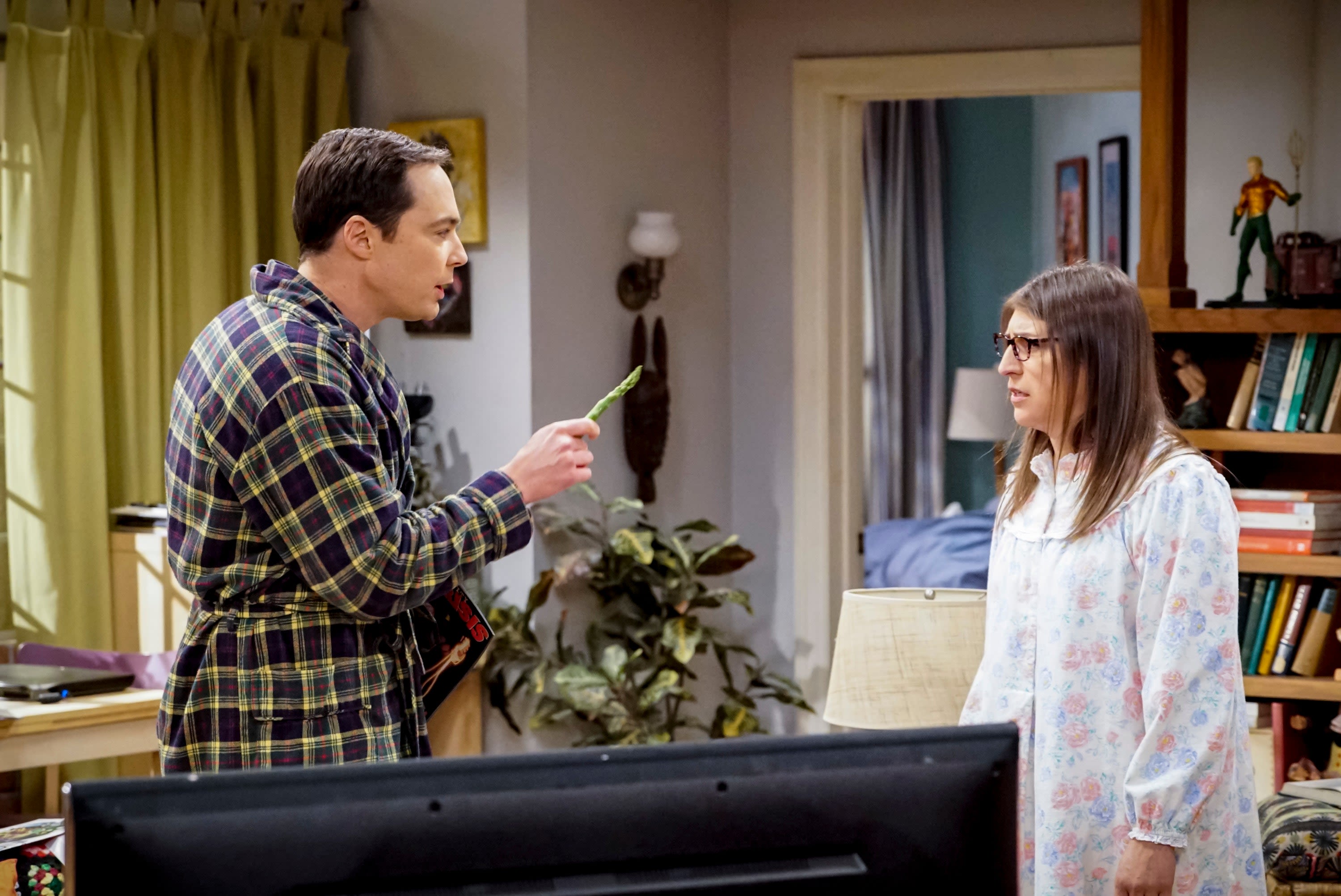 Here’s Your First Look at Big Bang Theory Stars Jim Parsons and Mayim Bialik on Young Sheldon