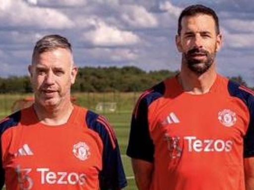 Con Van Nistelrooy llega la marea 'orange' a Old Trafford