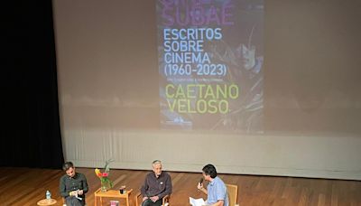 Caetano Veloso fala sobre relação com o cinema em lançamento de livro no Rio