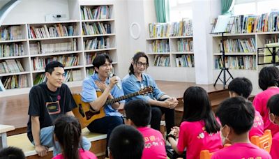 這所學校太狂！音樂老師竟是「大咖金曲樂團」現身校園引暴動