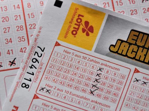 An economist outsmarted the lottery and won 14 jackpots. He explains the math