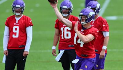 How will the Minnesota Vikings build out their quarterback room? | Sporting News