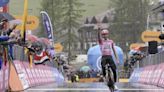 Pogacar no perdona y gana su quinta etapa en el día más caótico del Giro de Italia