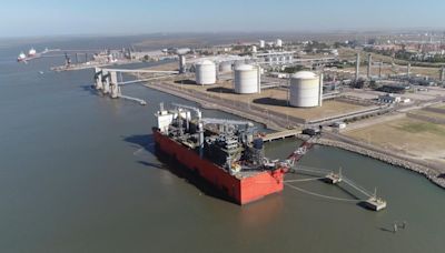 Gremio petrolero avisó que quiere la planta de GNL en Río Negro
