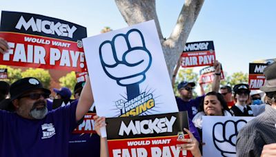 Trabajadores de Disney logran un acuerdo tentativo para evitar una huelga masiva