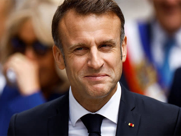 French President Macron will 'wait' to make decision about new govt