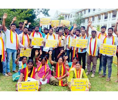 Compulsory jobs for Kannadigas: Karnataka Rakshana Vedike stages dharna; seeks legislation - Star of Mysore
