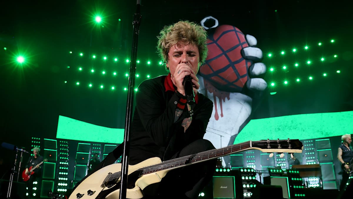 Green Day Kick Off North American “Saviors Tour” in Washington, D.C.: Photos, Video + Setlist