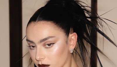 Charli XCX's Met Gala Makeup Channeled a "Romantic '90s Aesthetic"