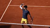 A un paso de su tercer Grand Slam: Carlos Alcaraz derrota a Jannik Sinner y es finalista de Roland Garros - La Tercera