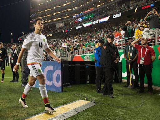 “¡Vergonzoso!”: prensa mexicana reacciona ante el pedido de Chicharito a Claudio Bravo en la Copa América de 2016 - La Tercera