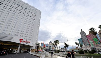 Legendary Vegas hotel selling off everything that's not bolted down