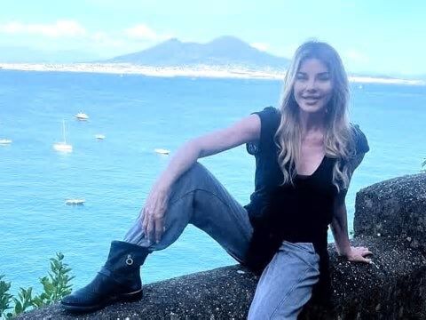 Alba Parietti, la torinese innamorata pazza di Napoli: "Patrimonio dell'umanità per la sua bellezza"