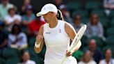 Wimbledon 2024: Iga Swiatek says it is 'not that easy to have this baggage on your shoulders' as hot streak continues - Eurosport