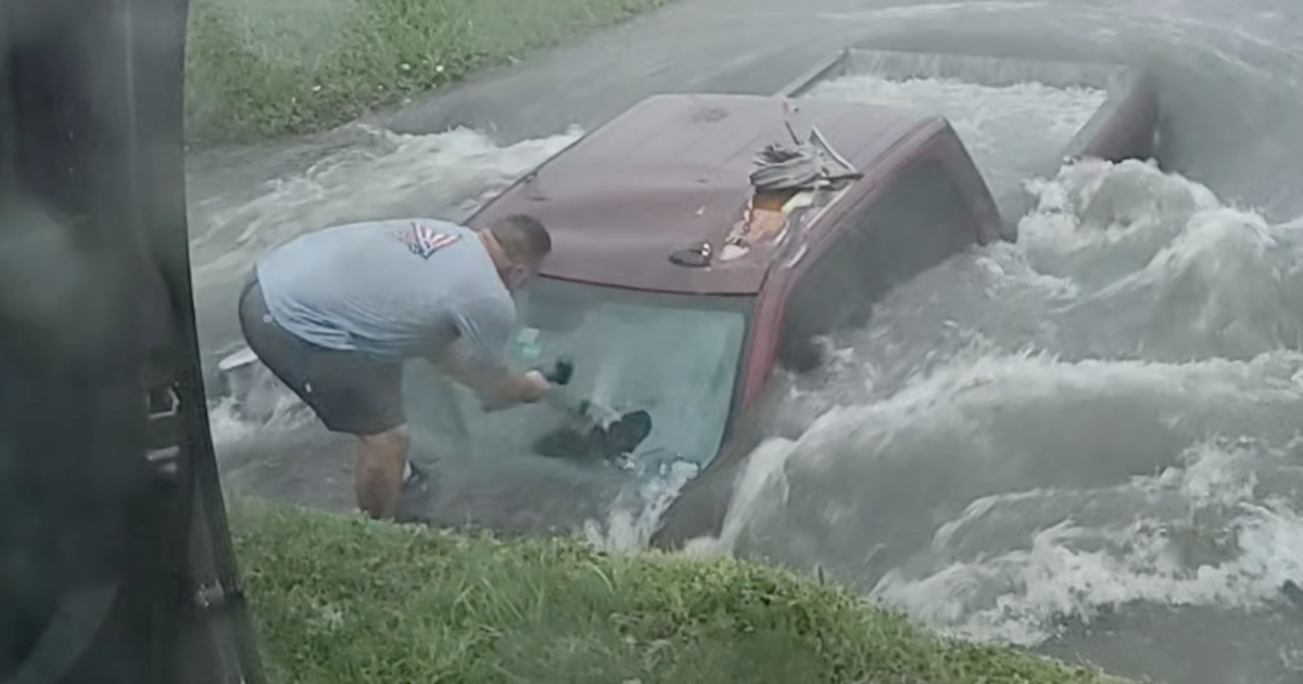 Dramatic video shows Texas couple saving driver from flooded ditch