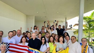 Venezolanos en Miami no pueden votar el domingo, pero desempeñan papel en elección clave