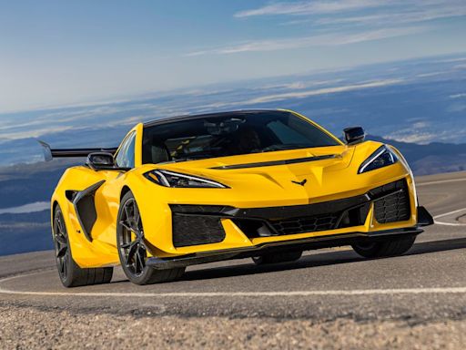 2025 Chevrolet Corvette ZR1 Is a 1,064-HP Monster