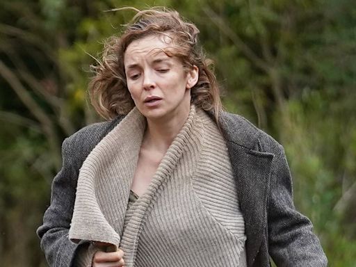 Jodie Comer looks battered while running away from terrifying zombies