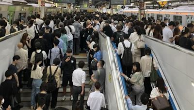 東京新宿站六旬色狼非禮女生 事敗逃入路軌惹更多不滿 | am730