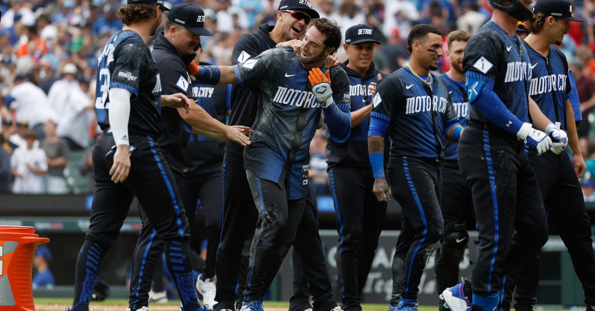 MLB roundup: Tigers top Jays in offensive showcase