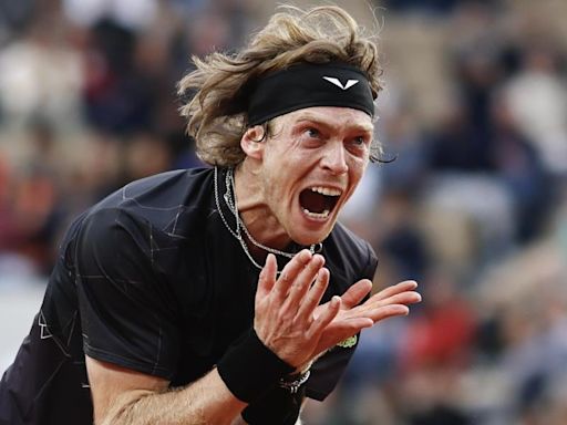 Tremendo tortazo del campeón Rublev ante otro tenista desconocido