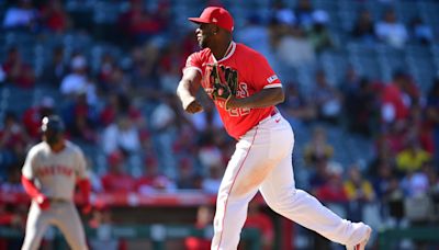 Angels' Miguel Sanó Makes Diving Stop, Leaves Game With Knee Soreness
