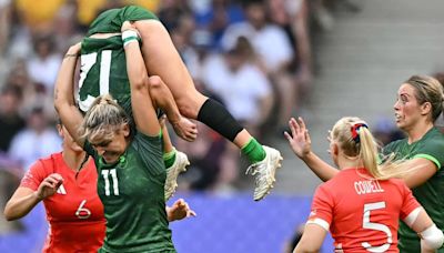 Una jugadora de Irlanda de rugby 7 salvó en el aire a una compañera con una maniobra magistral y se convirtió en furor en redes