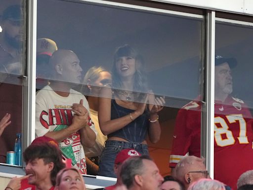 Taylor Swift cheers on Kansas City Chiefs star Travis Kelce on NFL opening night