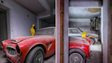 Os Yellow Jackets descobriram uma garagem abandonada com carros de corrida de 1960
