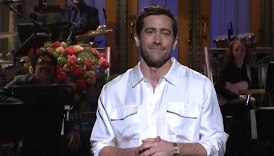 Jake Gyllenhaal performs Boyz II Men’s ‘End of the Road’ in ‘SNL’ monologue — and fans are in shambles