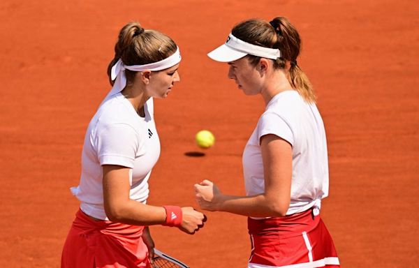 Olympics-Tennis-Italians Paolini and Errani speed into Olympic doubles final