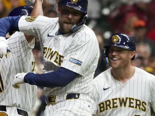 Rhys Hoskins delivers big shot to spark Brewers