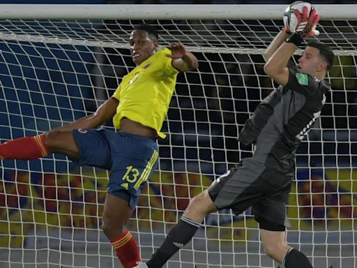 A Yerry Mina le coquetean antes de la Copa América en liga donde fue figura