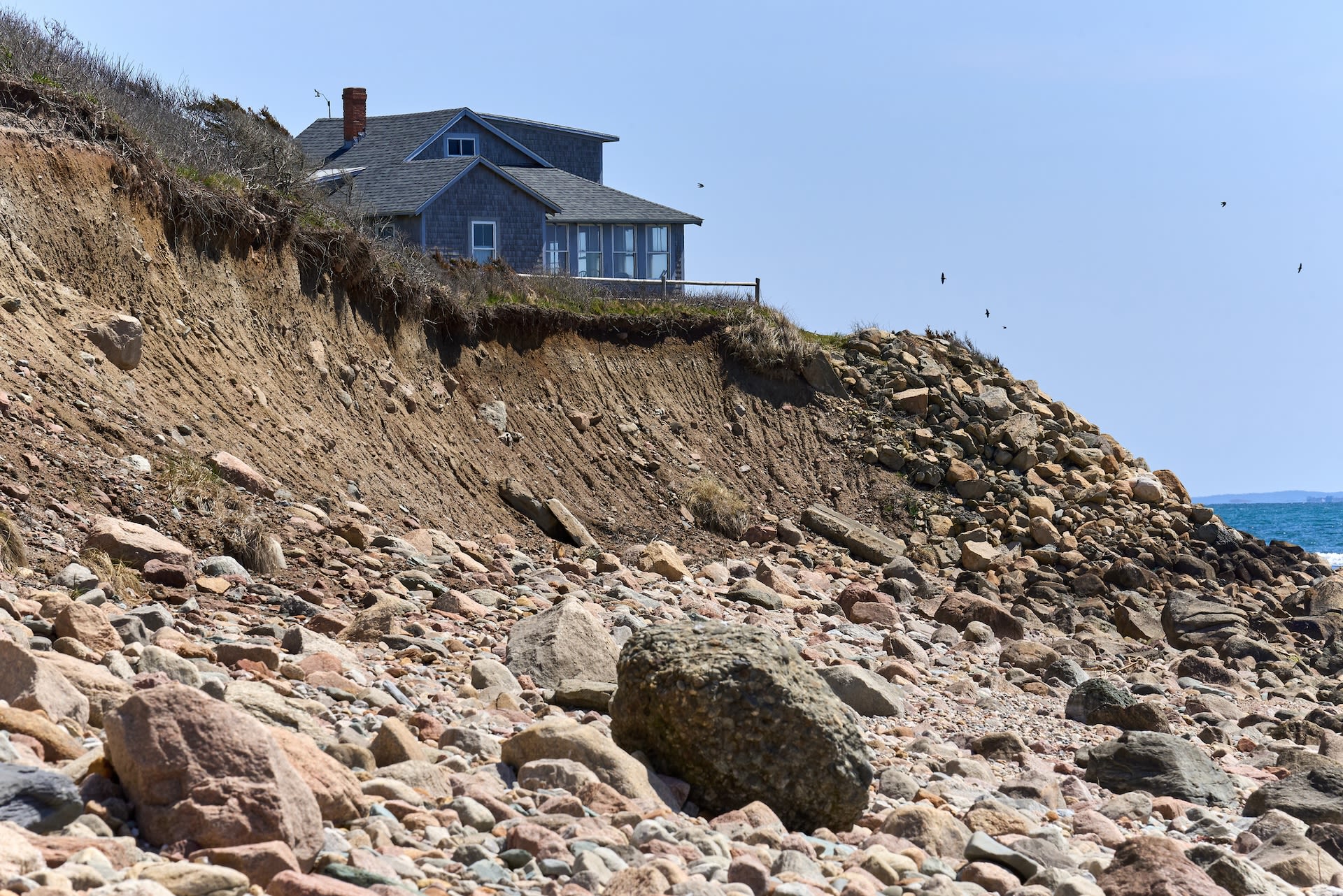 Engineers deploy 'sand motor' to protect shorefront communities from erosion — though it may be too late for some areas