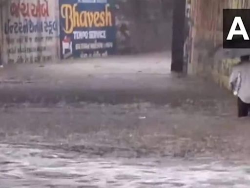 Heavy rain lashes several parts of Gujarat, waterlogging in Surat, Valsad