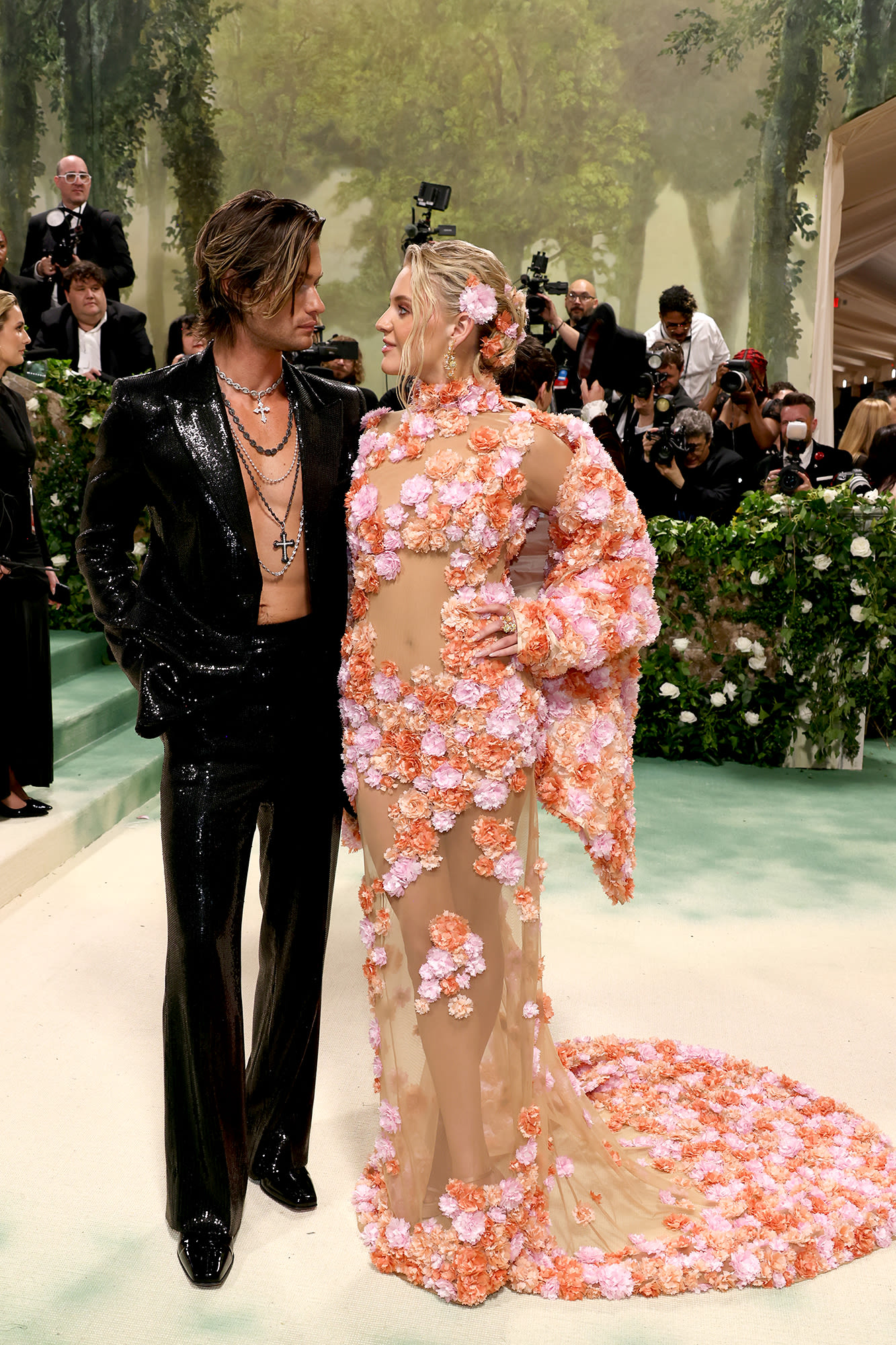 Kelsea Ballerini and Chase Stokes Can’t Take Their Eyes Off Each Other While Making Met Gala Debut