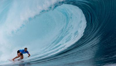 Photo of Olympic surfer's gravity-defying celebration goes viral