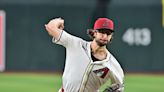 D-backs hang on to edge Nats