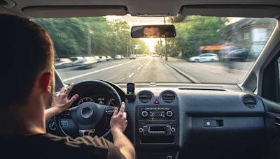 Por qué el aire que respiramos dentro de los coches tiene sustancias cancerígenas, según un estudio