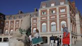 Monumento histórico: la insólita “intervención” a uno de los lobos marinos de la rambla de Mar del Plata que sorprendió a los turistas