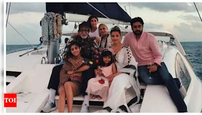 Aishwarya Rai and Aaradhya are seen posing with Abhishek, Amitabh-Jaya Bachchan in viral photo from their vacation | - Times of India